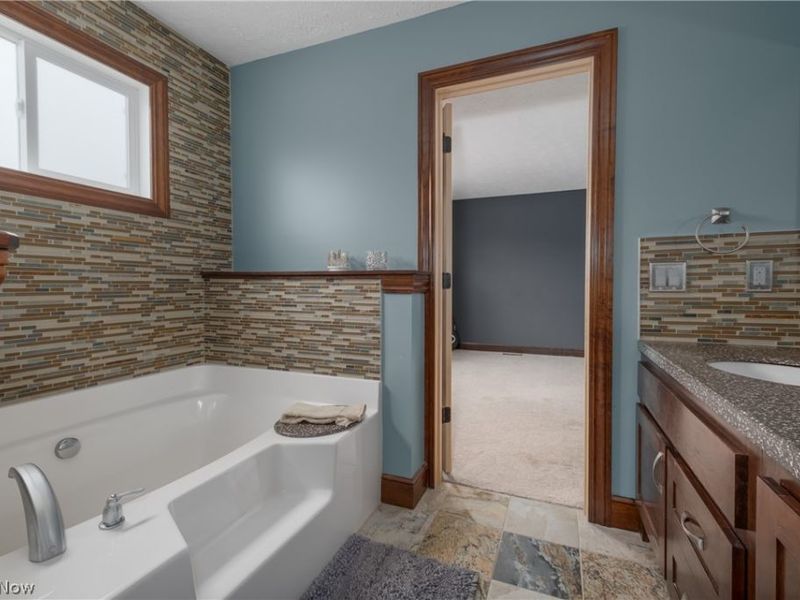 2392 Bowers Street NW, Uniontown, OH 44685 Photo 33