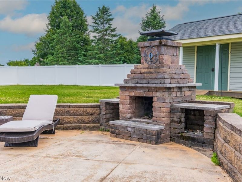 2392 Bowers Street NW, Uniontown, OH 44685 Photo 4