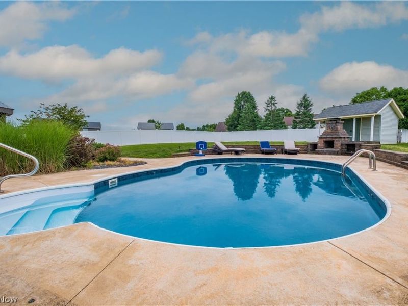 2392 Bowers Street NW, Uniontown, OH 44685 Photo 5