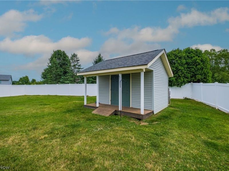 2392 Bowers Street NW, Uniontown, OH 44685 Photo 8