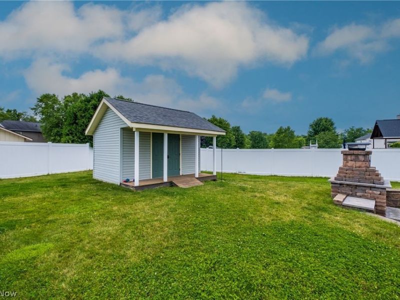 2392 Bowers Street NW, Uniontown, OH 44685 Photo 9