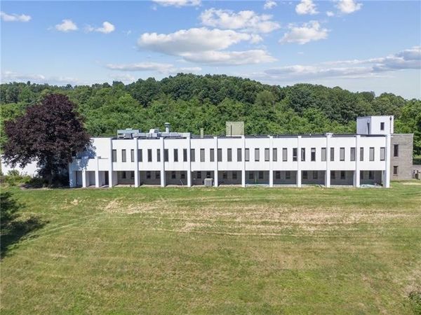 520 Pleasant Valley Rd, Trafford, PA 15085