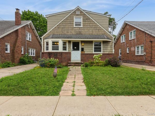 5 Cambridge Street, Malverne, NY 11565