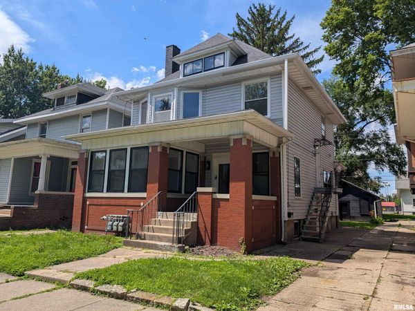 1611 W BARKER Avenue, Peoria, IL 61606