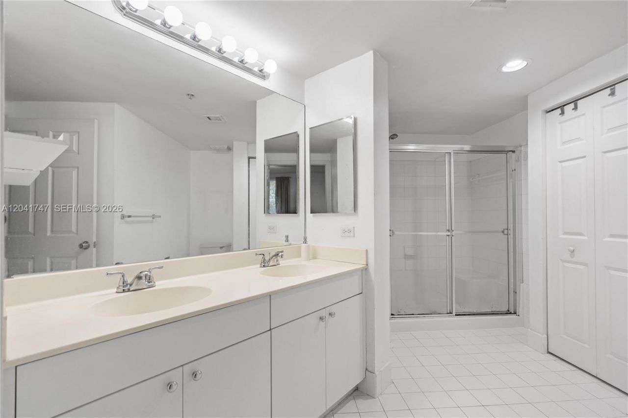 17145 N Bay Rd , Unit 4311, Sunny Isles Beach, FL 33160 Photo