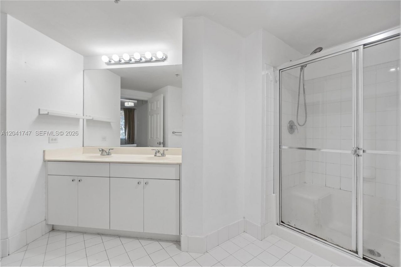 17145 N Bay Rd , Unit 4311, Sunny Isles Beach, FL 33160 Photo