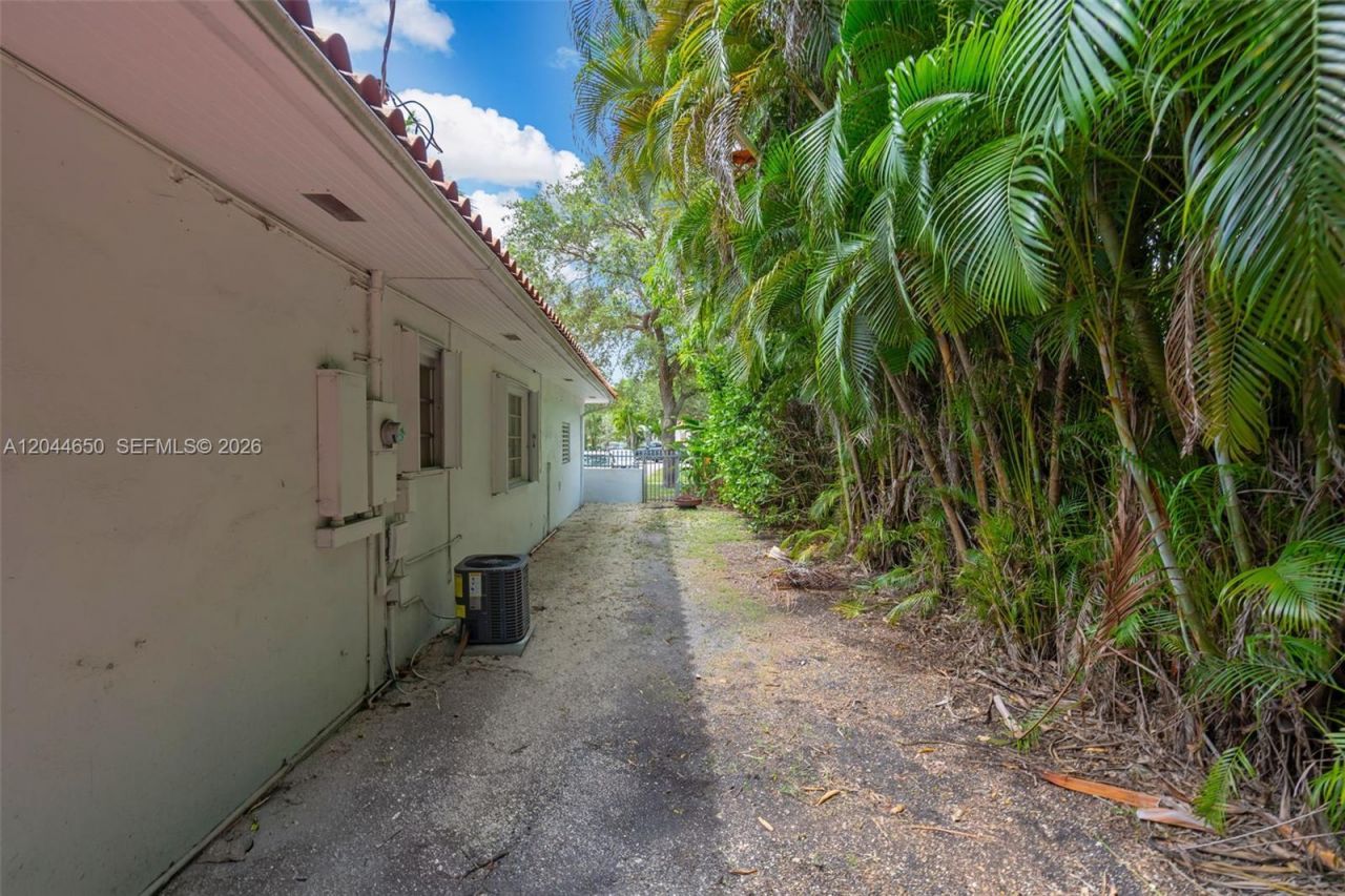 1439 Miller Rd, Coral Gables, FL 33146 Photo
