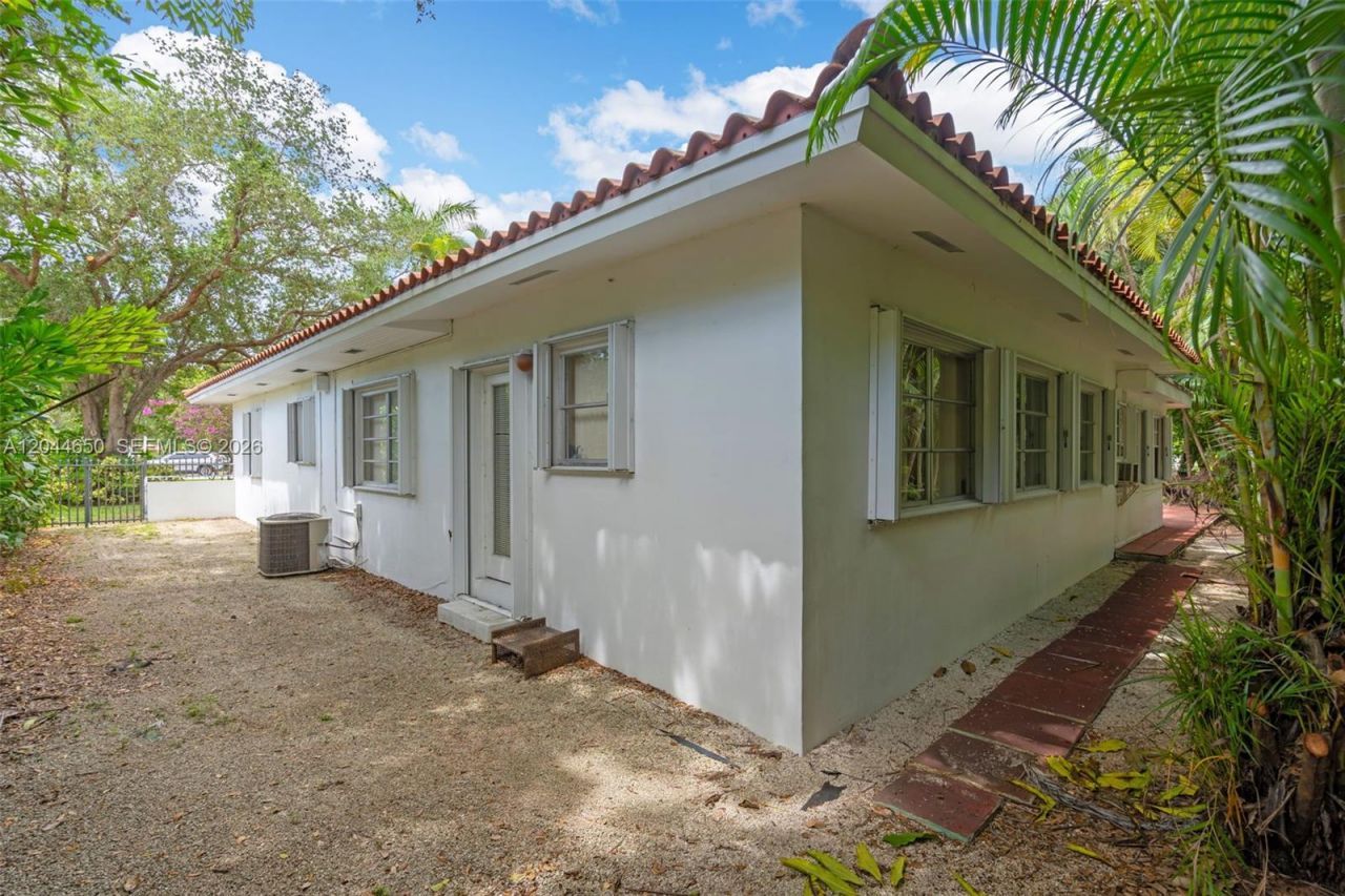 1439 Miller Rd, Coral Gables, FL 33146 Photo