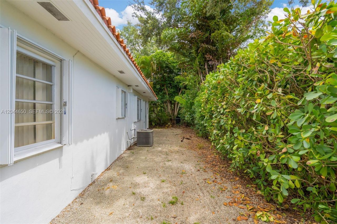 1439 Miller Rd, Coral Gables, FL 33146 Photo