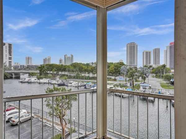 200 Diplomat Pkwy , Unit 432, Hallandale Beach, FL 33009