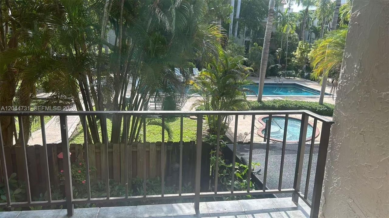 6900 N Kendall Dr, Unit A205, Pinecrest, FL 33156 Photo
