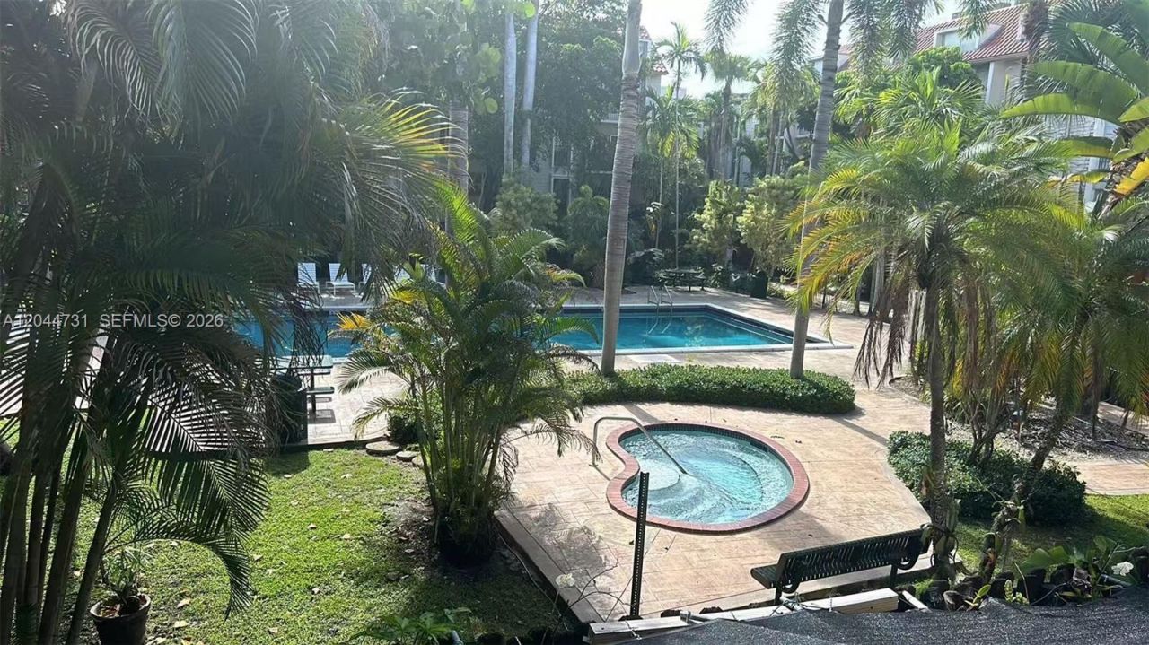 6900 N Kendall Dr, Unit A205, Pinecrest, FL 33156 Photo