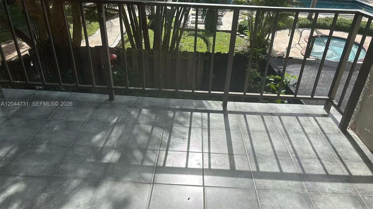 6900 N Kendall Dr, Unit A205, Pinecrest, FL 33156 Photo