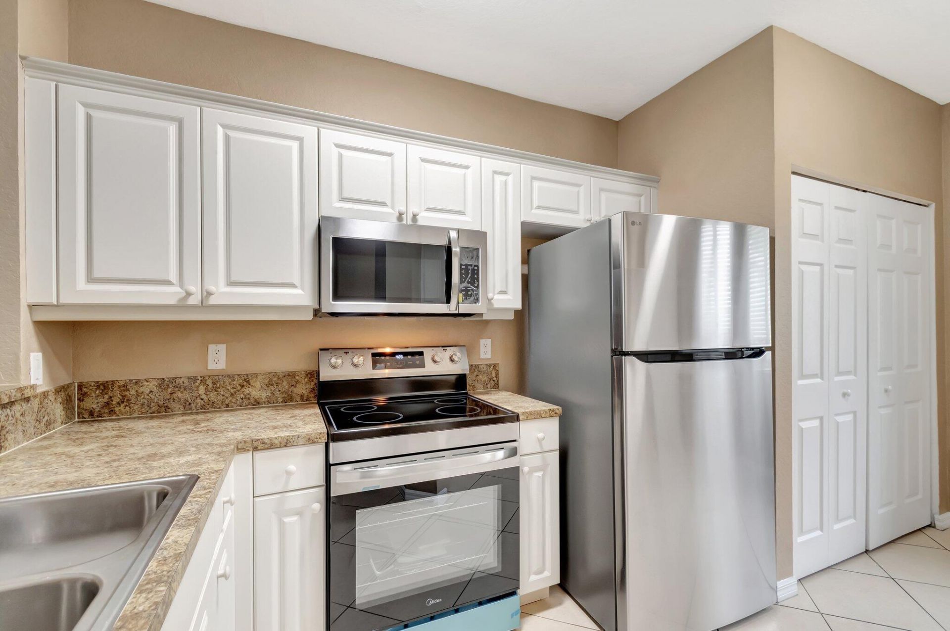 1912 Hibiscus Lane, Riviera Beach, FL 33404 Photo