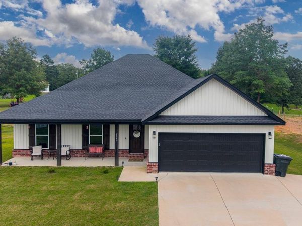 2040 Creekwood Circle, Bauxite, AR 72011