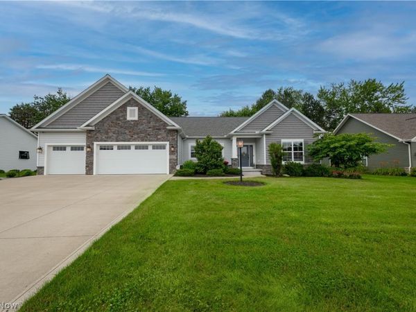 8087 Blue Spruce Circle NW, North Canton, OH 44720