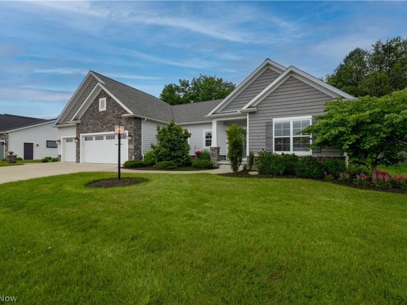 8087 Blue Spruce Circle NW, North Canton, OH 44720 Photo 2