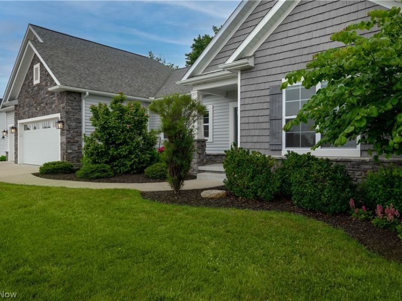 8087 Blue Spruce Circle NW, North Canton, OH 44720 Photo 3