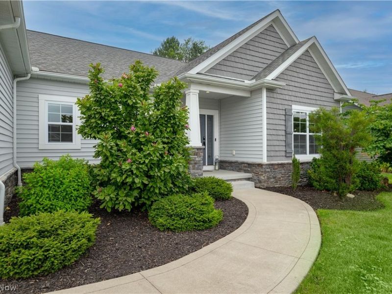8087 Blue Spruce Circle NW, North Canton, OH 44720 Photo 4
