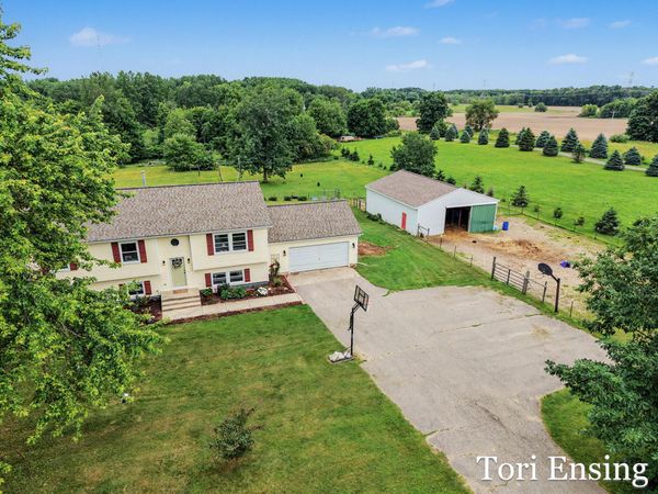 9137 Peterson Street NE, Rockford, MI 49341