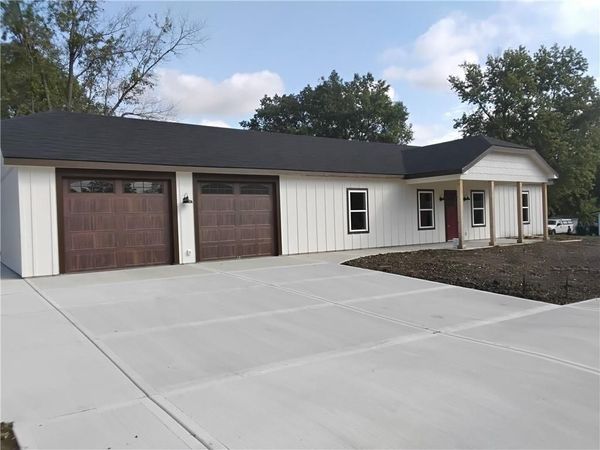 202 W Redwood Street, Archie, MO 64725