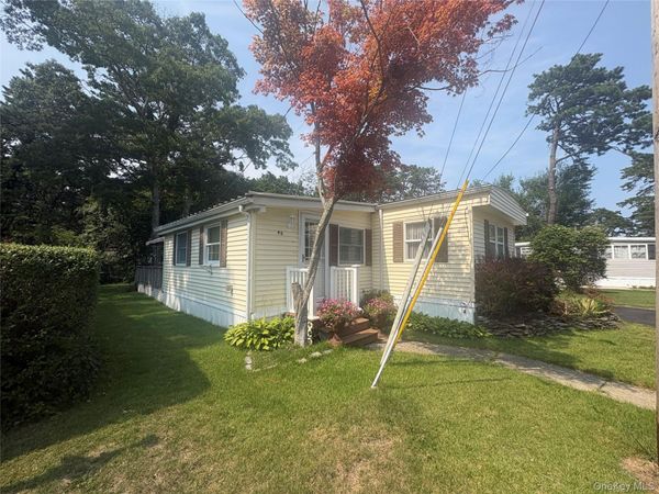525 Riverleigh Avenue, Unit P6, Riverhead, NY 11901