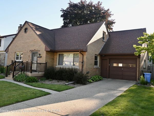2510 Chatham Road, Lansing, MI 48910