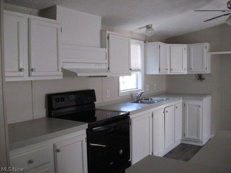 460 1st Street SW, Unit 14, Brewster, OH 44613 Photo 4