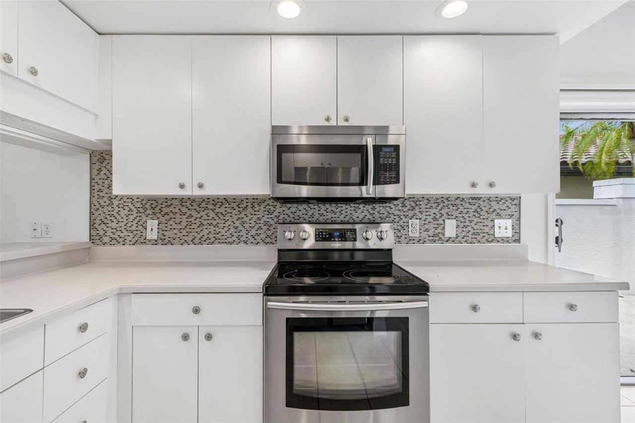 7656 Palm Aire Lane , Sarasota, FL 34243 Photo