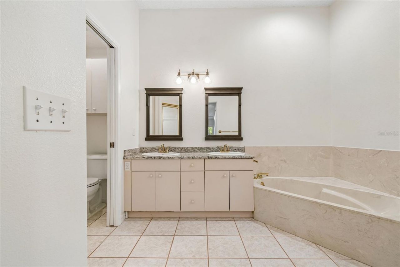 7656 Palm Aire Lane , Sarasota, FL 34243 Photo