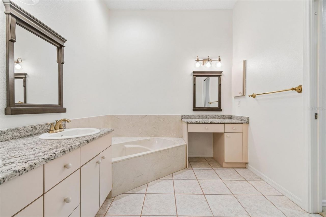 7656 Palm Aire Lane , Sarasota, FL 34243 Photo