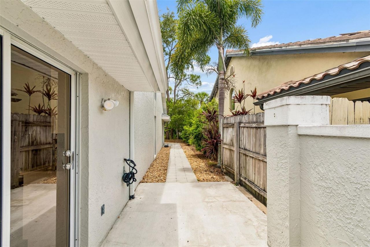 7656 Palm Aire Lane , Sarasota, FL 34243 Photo