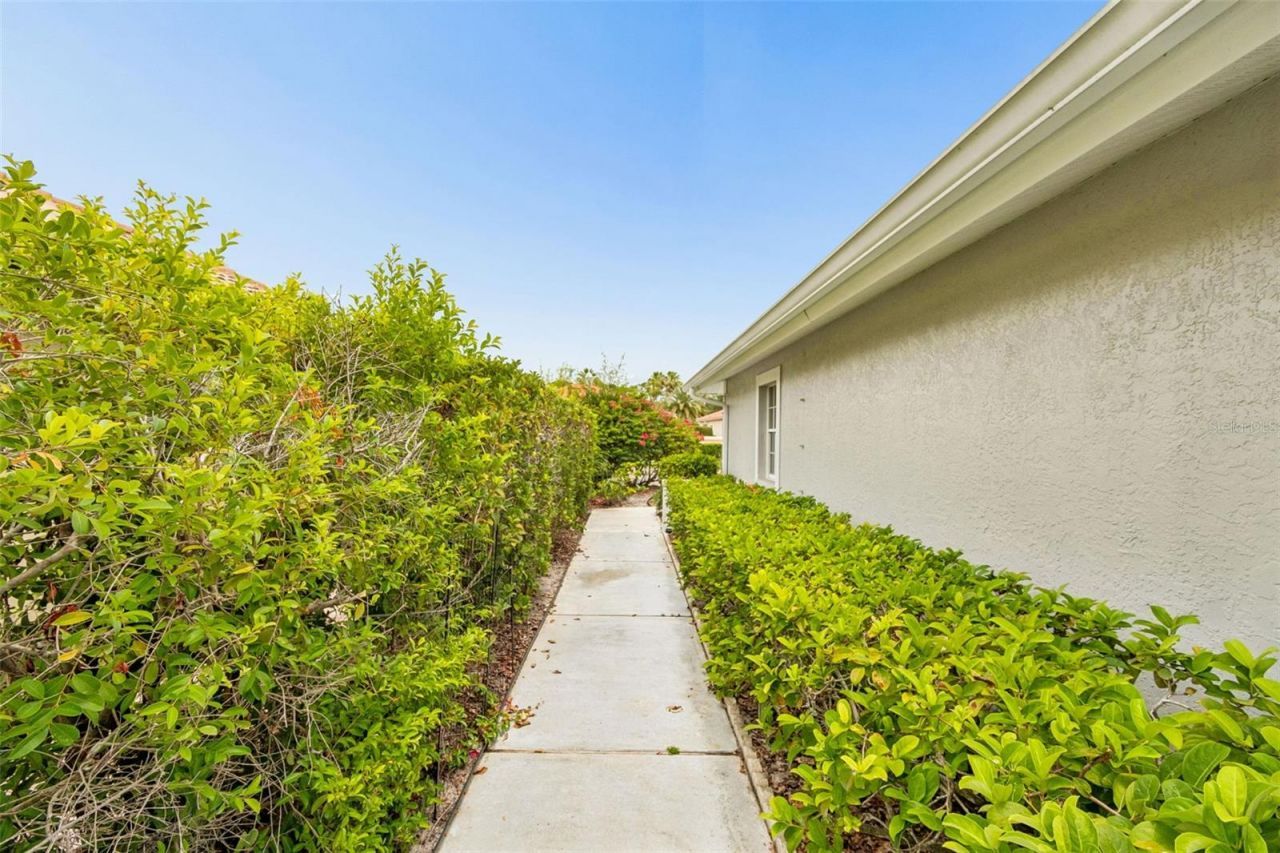 7656 Palm Aire Lane , Sarasota, FL 34243 Photo