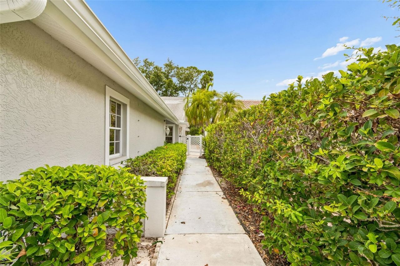 7656 Palm Aire Lane , Sarasota, FL 34243 Photo
