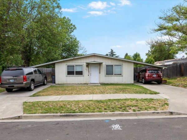 912 Olympic Avenue, Medford, OR 97504