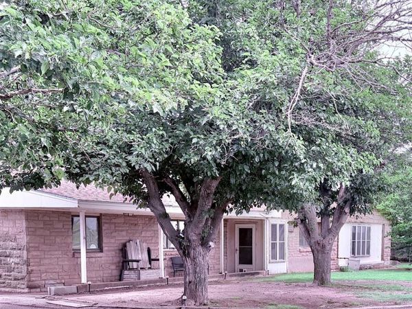 1809 Crowell Highway , Quanah, TX 79252