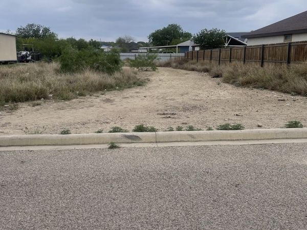 2522 De Leon Drive, Eagle Pass, TX 78852