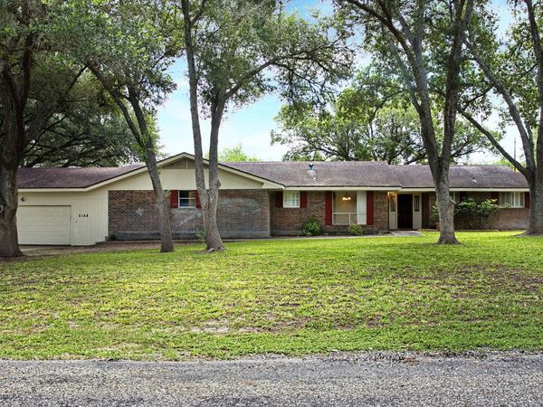 5164 STAR TREK DR, Beeville, TX 78102