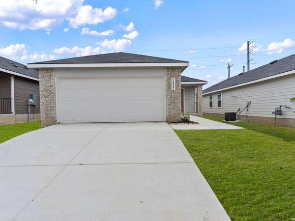 16052 Mahogany Way, Elmendorf, TX 78112
