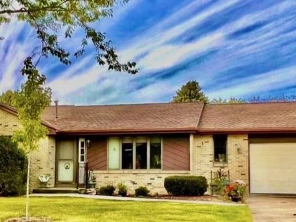 1113 N Wuthering Hills Drive, Janesville, WI 53546