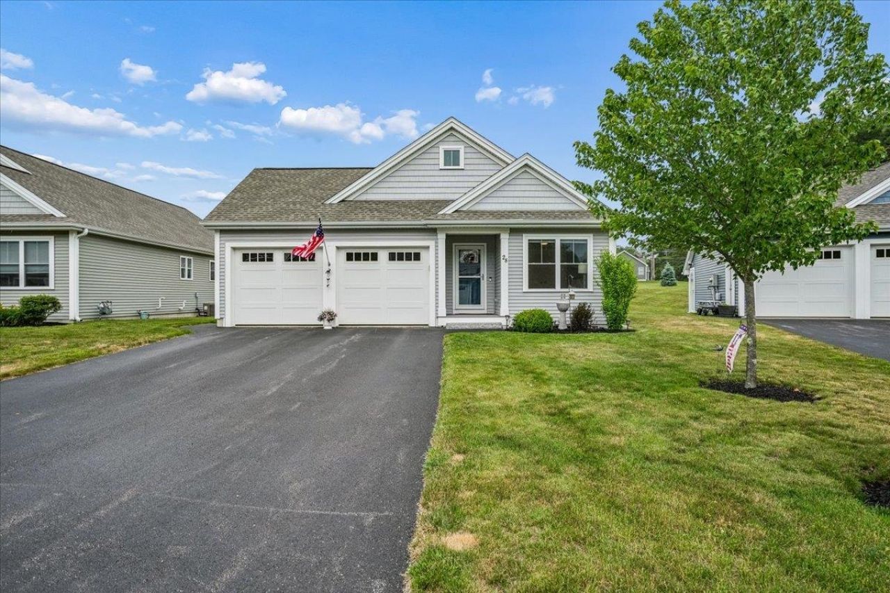 28 Pasture Lane, Nashua, NH 03062 Main Photo