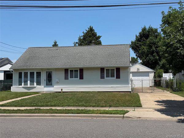 38 Island Street , Plainview, NY 11803