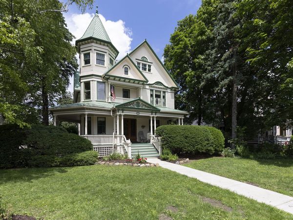 622 W Main St, Whitewater, WI 53190