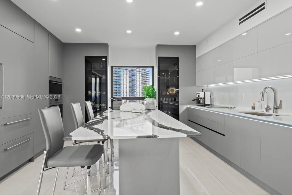 19500 Turnberry Way , Unit 16B, Aventura, FL 33180 Photo