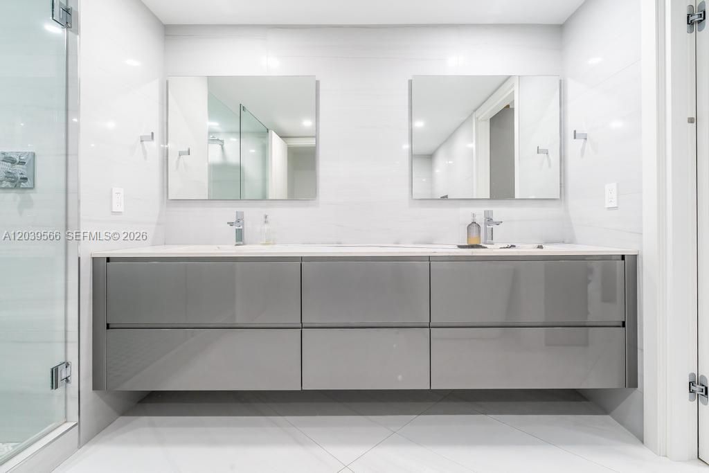 19500 Turnberry Way , Unit 16B, Aventura, FL 33180 Photo
