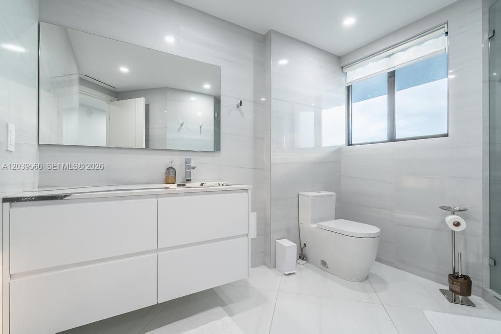 19500 Turnberry Way , Unit 16B, Aventura, FL 33180 Photo