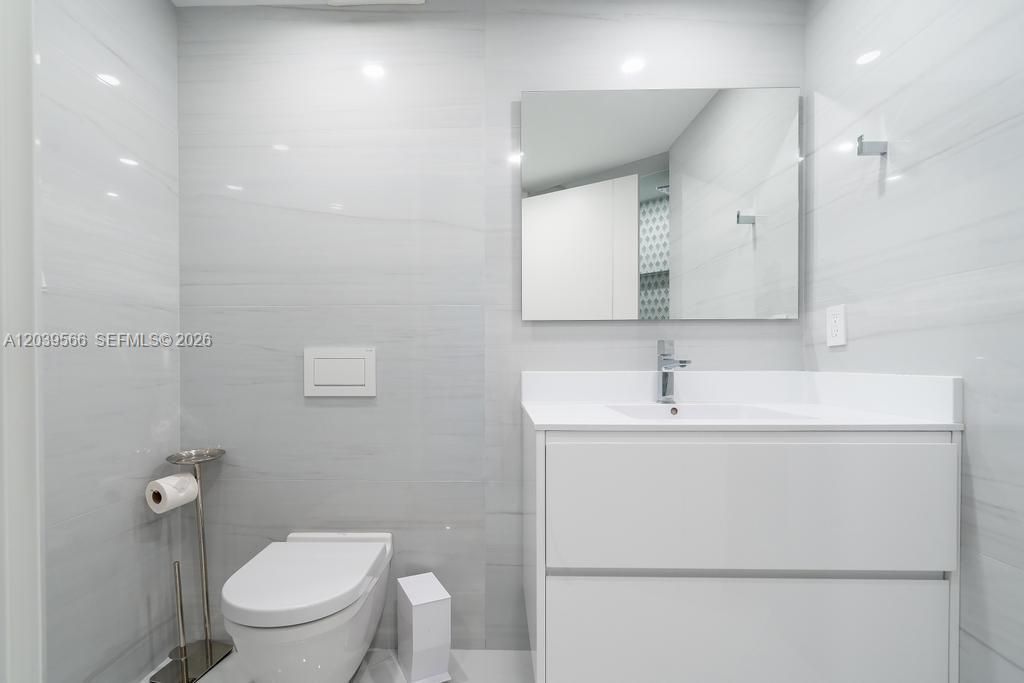 19500 Turnberry Way , Unit 16B, Aventura, FL 33180 Photo