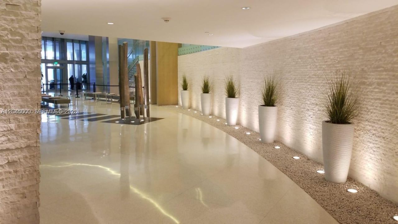 92 SW 3rd St , Unit 3508, Miami, FL 33130 Photo