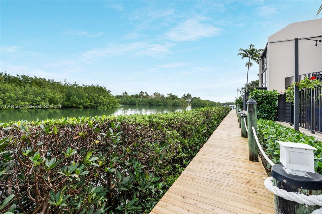 6230 Paradise Point Dr , Unit 6230, Palmetto Bay, FL 33157 Photo