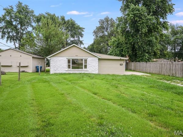 225 10th Street, Wood River, IL 62095